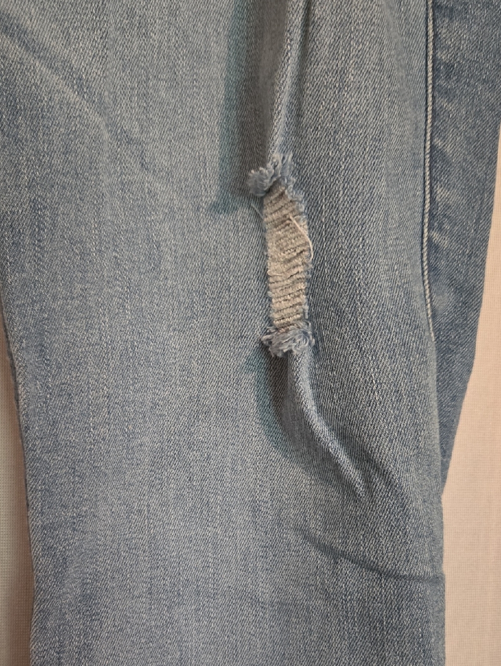 Hollister Light Wash Destructed Skinny Jeans Size 13 - Picture 3 of 10